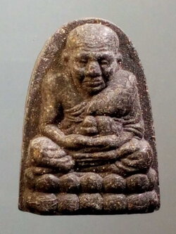 รหัสสินค้า หลวงปู่ทวด วัดต่างๆ 207 หลวงปู่ทวด วัดช้างให้ จังหวัดปัตตานี หลังยันต์นะเฉลียวเพชร พิมพ์เล็ก