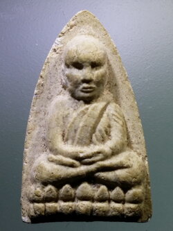 รหัสสินค้า หลวงปู่ทวด วัดต่างๆ 529 พระผงหลวงปู่ทวด ด้านหลังเขียนว่า ตำหนักทอง