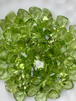 เพอริดอทสามเหลี่ยม 5 มม. 5 กะรัต