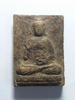 รหัสสินค้า พระไม่ทราบที่ 079 พระเนื้อดินเผา ขัดสมาธิเพชร นั่งฐานบัว ประทานพร ด้านหลังเขียนว่า นะโมอมิตะภะ ไม่ทราบที่ พระรายการนี้ให้เช่าบูชาแล้ว