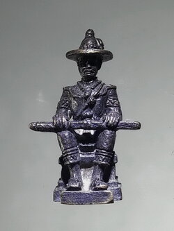 รหัสสินค้า พระกริ่ง พระหล่อ 852 รูปหล่อโบราณ สมเด็จพระเจ้าตากสินมหาราช เนื้อทองเหลืองรมดำ หล่อตัน ที่ฐานมีชื่อย่อวัด ว.น.๑ จังหวัดตาก ไม่ทราบปีที่สร้าง