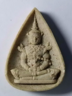 รหัสสินค้า อยุธยา 029 พระแก้วมรกตเนื้อผงหยดน้ำ วัดใหญ่ชัยมงคล จังหวัดอยุธยา พระรายการนี้ให้เช่าบูชาแล้ว