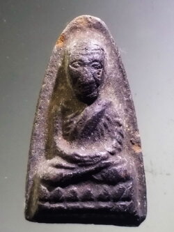 รหัสสินค้า หลวงปู่ทวด วัดต่างๆ 647 หลวงปู่ทวด วัดช้างให้ จังหวัดปัตตานี เนื้อดินเผา สร้างปี 2513 พระครูใบฎีกาขาวสร้าง