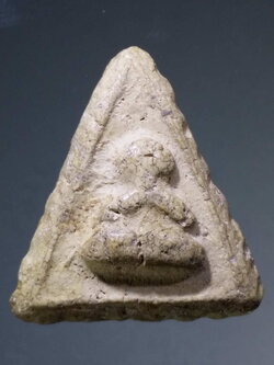 รหัสสินค้า พระไม่ทราบที่ 278 พระปิดตาเนื้อผง พิมพ์สามเหลี่ยม ไม่ทราบที่ พระรายการนี้ให้เช่าบูชาแล้ว