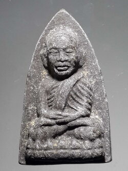 รหัสสินค้า หลวงปู่ทวด วัดต่างๆ 325 หลวงปู่ทวด วัดช้างให้ จังหวัดปัตตานี เนื้อว่าน พิมพ์เตารีด หลังตัวหนังสือนูน