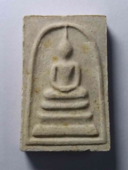 รหัสสินค้า พระสมเด็จ วัดต่างๆ 125 พระสมเด็จหลังรูปเหมือนหลวงปู่แร่ วัดเชิดสำราญ ที่ระลึกสร้างที่ว่าการอำเภอพานทอง จ.ชลบุรี พระรายการนี้ให้เช่าบูชาแล้ว