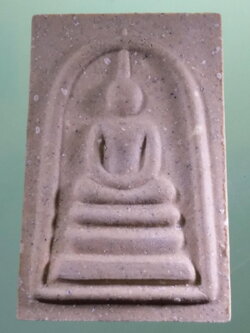 รหัสสินค้า พระมีกล่อง 054 พระสมเด็จไก่แก้ว รุ่นเสาร์ 5 ราชาโชค หลวงพ่อเณร ญาณวินโย วัดทุ่งเศรษฐี ราม 2 กรุงเทพฯ พระสวยกล่องเดิม