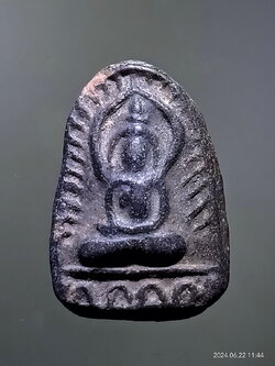 รหัสสินค้า พระเนื้อดิน เนื้อผง เนื้อว่าน 099 พระซุ้มกอเนื้อดินเผา หลวงพ่อสว่าง วัดท่าพุทรา จังหวัดกำแพงเพชร ขนาดเมื่อเทียบกับเหรียญบาท