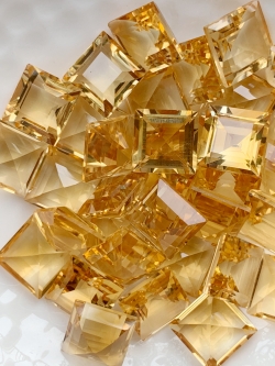 ซิทรินสี่เหลี่ยม 8 มม. 1 เม็ด