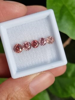 เพทายดิบสีชมพูพีช ขนาด3.6-5.3มม 1 ชุด