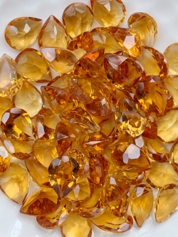 ซิทรินเข้มหยดน้ำ 8X6 มม. 5 กะรัต