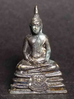 รหัสสินค้า พระกริ่ง พระหล่อ 021 รูปหล่ออุดกริ่งหลวงพ่อโสธร วัดโสธรวรารามวรวิหาร จังหวัดฉะเชิงเทรา สร้างปี 2525 ที่ระลึกฉลองกรุงรัตนโกสินทร์ 200 ปี กริ่งเขย่าดังกังวาน