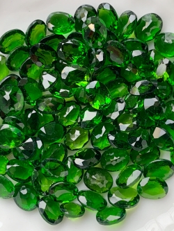 โครมไดออฟไซด์ไข่ 5X4 มม. 1 กะรัต