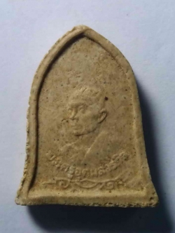 รหัสสินค้า พระเนื้อดิน เนื้อผง เนื้อว่าน 036 พระผงรูปเหมือนพระครูอุดมสารกิจ ที่ระลึก วัดปากน้ำ อำเภอเดิมบาง จังหวัดสุพรรณบุรี