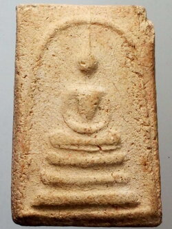 รหัสสินค้า พระไม่ทราบที่ 171 พระสมเด็จเนื้อผงพิมพ์ฐานแซม พระมีรอยกระเทาะขอบมุมขวามือ ไม่ทราบที่ พระรายการนี้ให้เช่าบูชาแล้ว