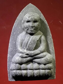 รหัสสินค้า หลวงปู่ทวด วัดต่างๆ 151 หลวงปู่ทวด เนื้อดินผสมว่าน รุ่นรักษ์แผ่นดินไทย ด้านหลังตัวหนังสือ “ช่วยใต้”