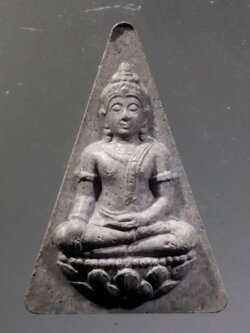 รหัสสินค้า พระมีกล่อง 3711 พระผงสุพรรณ หลังลายพิมพ์นิ้วมือ รุ่น 558 ปี จังหวัดสุพรรณบุรี