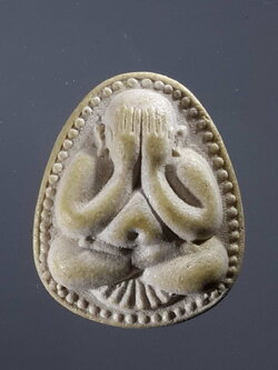 รหัสสินค้า พระปิดตา ทั่วไป 168 พระปิดตาเนื้อผง หลังยันต์ วัดปัจจันตาราม