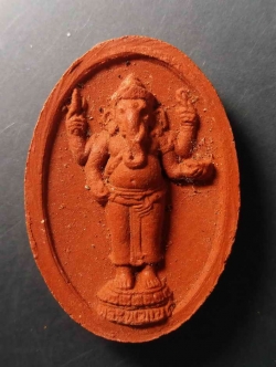 รหัสสินค้า สุโขทัย 016 พระพิฆเณศวรเนื้อผง พิธีพุทธาเทวาภิเษก วัดคลองเขนง อำเภอศรีสำโรง จังหวัดสุโขทัย ปลุกเสกกลางสระน้ำ กลางฟ้าดิน ณ.วันเพ็ญเดือน 12