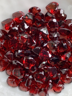 โกเมนหัวใจ 6 มม. 5 กะรัต