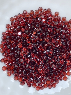 Red garnet โกเมนกลม 2.0 มม. 5 กะรัต