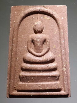 รหัสสินค้า พระไม่ทราบที่ 372 พระสมเด็จเนื้อผง หลังยันต์เนื้อสีน้ำตาล ด้านหลังมีชื่อย่อวัด ว.ท.ษ. ไม่ทราบที่