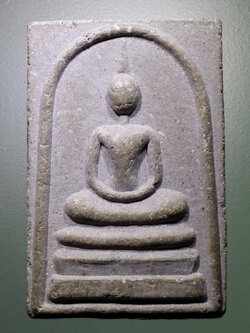 รหัสสินค้า พระสมเด็จ วัดต่างๆ 922 พระสมเด็จเนื้อผงปูนซีเมนต์ หลังยันต์มงกุฎพระพุทธเจ้า มุตฺโตทยฺ พุทโธ