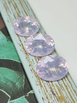 size 7-8กะรัต พลอย Lavender Quartz แท้ รวม 3 เม็ด ชุดละ 2,900 บาท