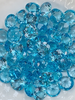 บลูโทปาสกลม 7.0 มม. 5 กะรัต