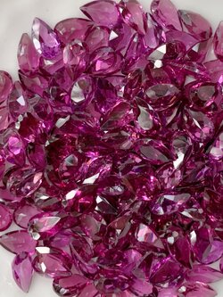 โรโดไลท์หยดน้ำ 5X3 มม. 5 กะรัต