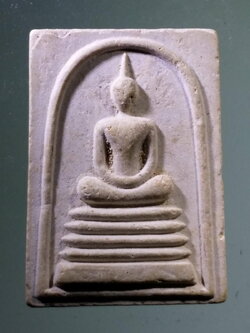 รหัสสินค้า พระสมเด็จวัดต่างๆ 1093 พระสมเด็จเนื้อผง หลังรูปเหมือนหลวงพ่อเสน่ห์ วัดสว่างอารมณ์ จังหวัดอุทัยธานี