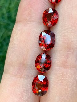 พลอยสเปสซาไท (Spessatite garnet) size 2 กะรัต ชุดละ 7,900 บาท