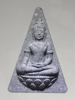 รหัสสินค้า พระมีกล่อง 031 พระนางพญา สก.เนื้อผง สภาผู้แทนราษฎรจัดสร้างปี 2547