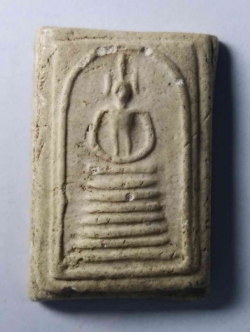 รหัสสินค้า พระสมเด็จ วัดต่างๆ 160 พระสมเด็จเนื้อผง พิมพ์วัดเกศไชโย น่าจะเป็นยุคหลัง พระเกจิสร้างล้อพิมพ์ วัดเกศไชโย ไม่ทราบที่ พระรายการนี้ให้เช่าบูชาแล้ว