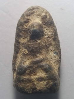 รหัสสินค้า พระกรุ 040 พระรอดหัวข่วง พิมพ์เศียรโล้น เนื้อชิน พระรายการนี้ให้เช่าบูชาเเล้ว