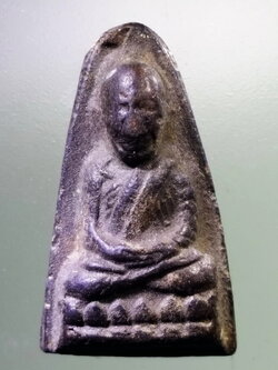 รหัสสินค้า หลวงปู่ทวด วัดต่างๆ 215 หลวงปู่ทวด วัดช้างให้ จังหวัดปัตตานี เนื้อดินเผา สร้างปี 2513 พระครูใบฎีกาขาวสร้าง พระรายการนี้ให้เช่าบูชาแล้ว