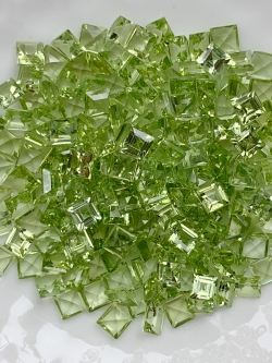 เพอริดอทสี่เหลี่ยม 3 มม. 5 กะรัต