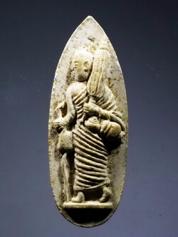 รหัสสินค้า พระไม่ทราบที่ 435 พระสิวลีเนื้อผง หลังยันต์นะฤาชา ไม่ทราบที่