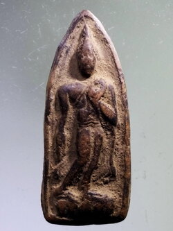 รหัสสินค้า พระกรุ 094 พระลีลาเนื้อดินเผา กรุลานดอกไม้ จังหวัดสุโขทัย พระดูง่ายครับ