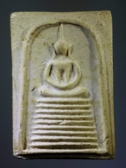 รหัสสินค้า พระสมเด็จ วัดต่างๆ 383 พระสมเด็จเนื้อผง หลังรูปเหมือนหลวงปู่บุดดา วัดกลางชูศรีเจริญสุข จังหวัดสิงห์บุรี