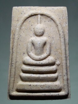 รหัสสินค้า พระมีกล่อง 213 พระสมเด็จ รุ่นบรรจุกรุ วัดอัมพุวราราม จังหวัดปทุมธานี จักรพรรดิพระเครื่องแห่งสยามประเทศ ขนาดเทียบกับเหรียญบาท พระสวยกล่องเดิม