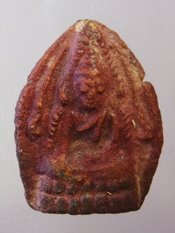 รหัสสินค้า พระกรุ 079 พระพุทธชินราช พิมพ์ข้างอุ เนื้อดินเผาลงชาดแดง กรุวังมะสะ จังหวัดพิษณุโลก