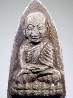 รหัสสินค้า หลวงปู่ทวด วัดต่างๆ 156 หลวงปู่ทวด วัดช้างให้ จ.ปัตตานี หลังตัวหนังสือ ไม่ทราบปี เนื้อผงใบลาน