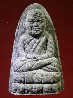 รหัสสินค้า หลวงปู่ทวด วัดต่างๆ 133 หลวงปู่ทวด วัดช้างให้ จ.ปัตตานี ไม่ทราบปีที่สร้าง เนื้อผงใบลาน พิมพ์เตารีดหัวมน หลังอูม ไม่มีตัวหนังสือ