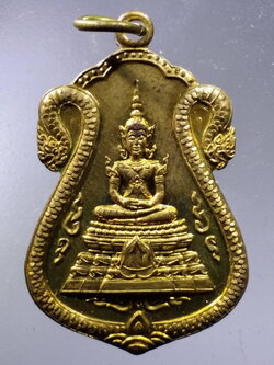 รหัสสินค้า พระมีกล่อง 3635 เหรียญพระพุทธนิโรธรังสี ที่ระลึกสร้างพระประธานวิหารบูรพาจารย์ วัดพุทธิวราราม (วัดกระทิงราย) ตอกโค๊ต หมายเลข ๑๕๖ จัดสร้างปี 2558