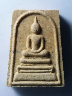 รหัสสินค้า พระสมเด็จ วัดต่างๆ 196 พระสมเด็จเนื้อผง หลังรูปเหมือนหลวงปู่ศุข ที่ระลึกสร้างองค์ใหญ่ที่สุดในโลก