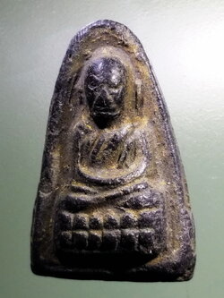 รหัสสินค้า หลวงปู่ทวด วัดต่างๆ 317 หลวงปู่ทวด เนื้อดินเผา วัดช้างให้ จังหวัดปัตตานี สร้างปี 2513 พระครูใบฎีกาขาว สร้าง พระรายการนี้ให้เช่าบูชาแล้ว