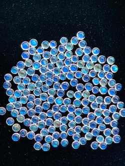 บลูมูนสโตนกลมหลังเบี้ย 3.0 mm. 1 กะรัต