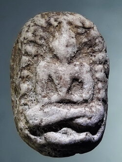 รหัสสินค้า พระเนื้อดิน ผง ว่าน 10428 พระผงปางสมาธิ ประกายรัศมี ขัดเพชร ไม่ทราบที่