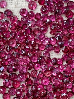 ทับทิมดิบ 2.9-3.2 มม. 1 กะรัต (คละsize)